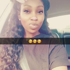 Meet your Posher, Akeyia